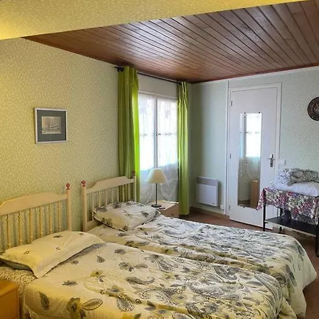 Family Friendly House In Brenac